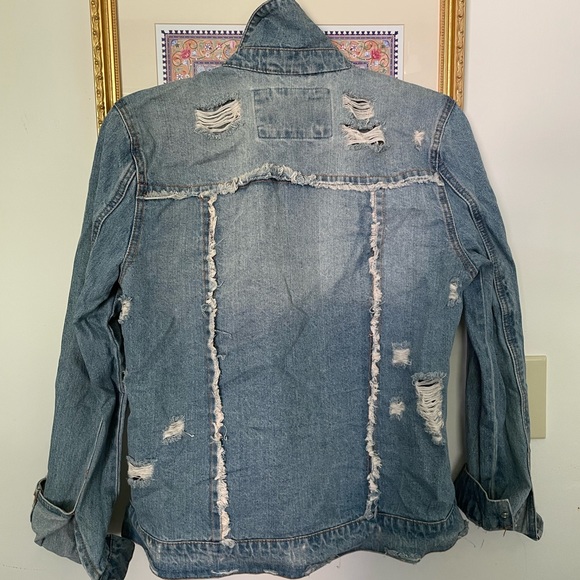 Distressed vintage denim jacket size S - Picture 2 of 8